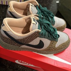 Safari dunks
